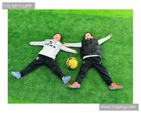 宝贝足球带你领略激情与梦想的绿茵场，开启属于孩子们的快乐足球之旅